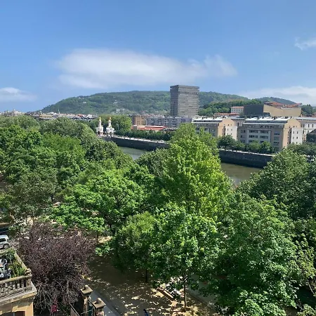 Flat With River Views Apartament